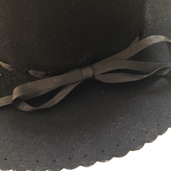 Vintage Felt Hat With Black Ribbon - Picture 2 of 2